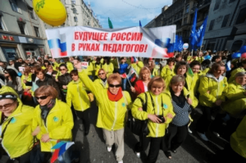 Пришли к учителям. ФСБ проверяет московские школы на связи с фондами и профсоюзами